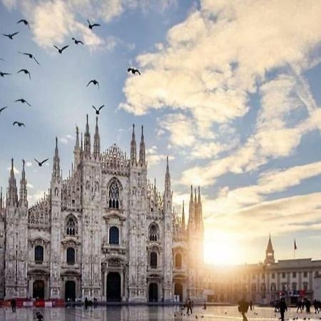 Ad Un Passo Dal Duomo Elegante Appartamento Wifi Mediolan Zewnętrze zdjęcie