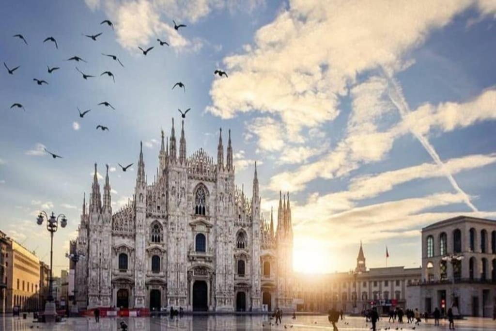 Ad Un Passo Dal Duomo Elegante Appartamento Wifi Mediolan Zewnętrze zdjęcie